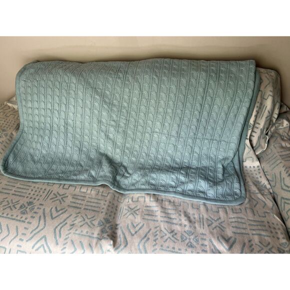 LL Bean fisherman cabled fleece throw 50" x 60" in light blue - Picture 5 of 8